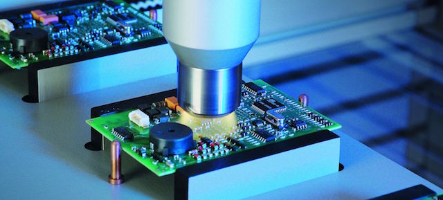 Plasma circuit treatment of circuit board narrow